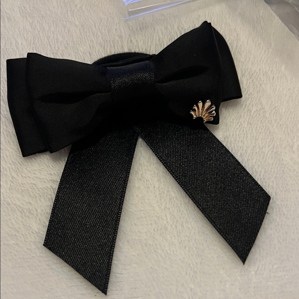 Chloe Black Bow Hair Scrunchy with Gold Accent (A)